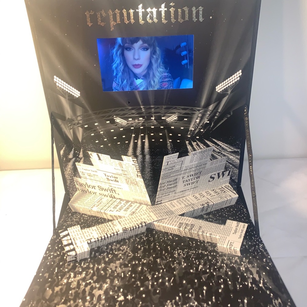 TAYLOR SWIFT, Gift to VIP Fans, Ltd Edition